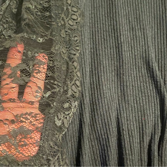 NWT Premise Tunic with Lace Detail on Sleeves Size Large - Picture 4 of 9